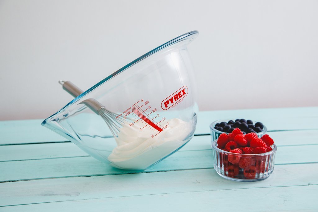 Pyrex Measuring Cup - with lid - Classic Prepware Heat Resistant